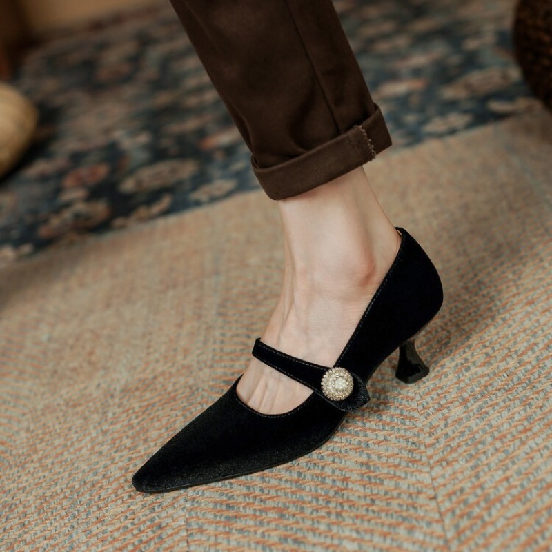 Scarpe Mary Jane a punta rosso - Mary Jane Shoes recensione e prezzo